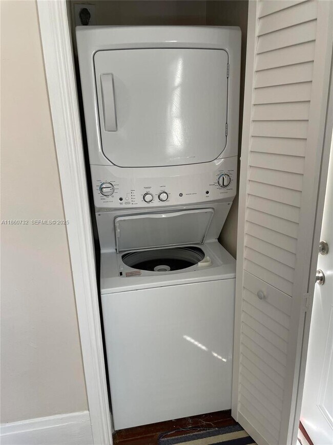 Building Photo - 1309 SE 1st St