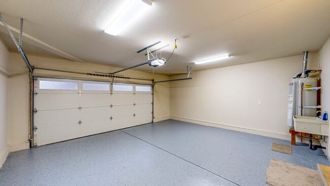 Building Photo - Meticulously Maintained Four Bedroom Singl...