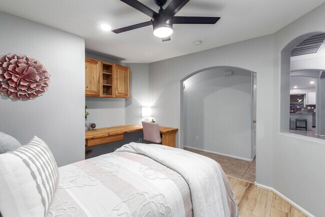 Building Photo - 214 N 165th Dr