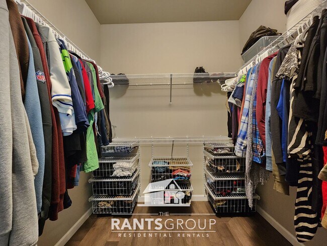 Building Photo - Single-Story 1,915 sq. ft. Home with 2-Car...