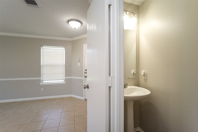 Building Photo - 7706 Eldergrove Ln