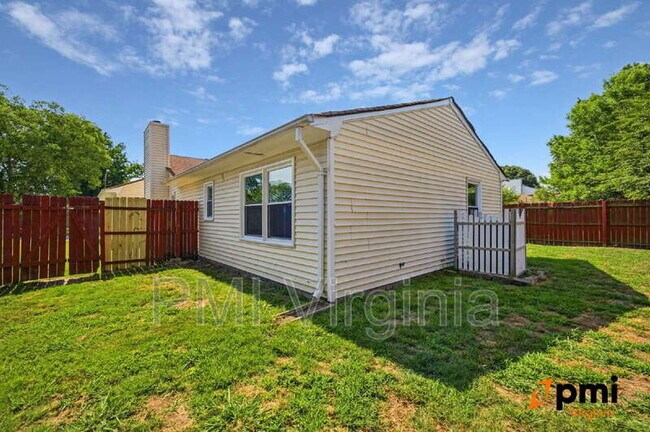Building Photo - 1701 Darrow St