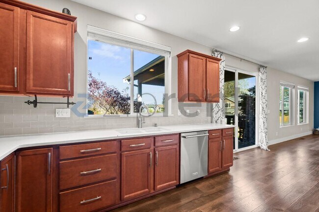 Building Photo - 722 85th Dr SE