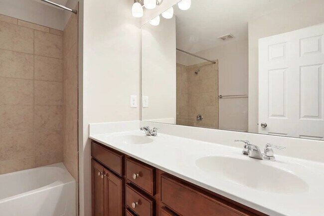 Building Photo - 5113 Kempsford Ct