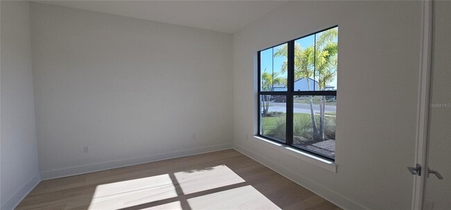 Building Photo - 2625 Waterfront Cir