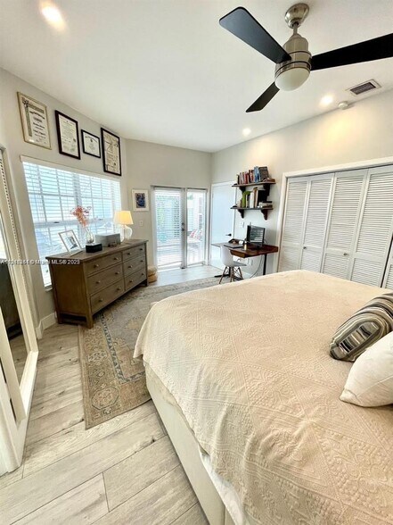 Building Photo - 3070 Allamanda St