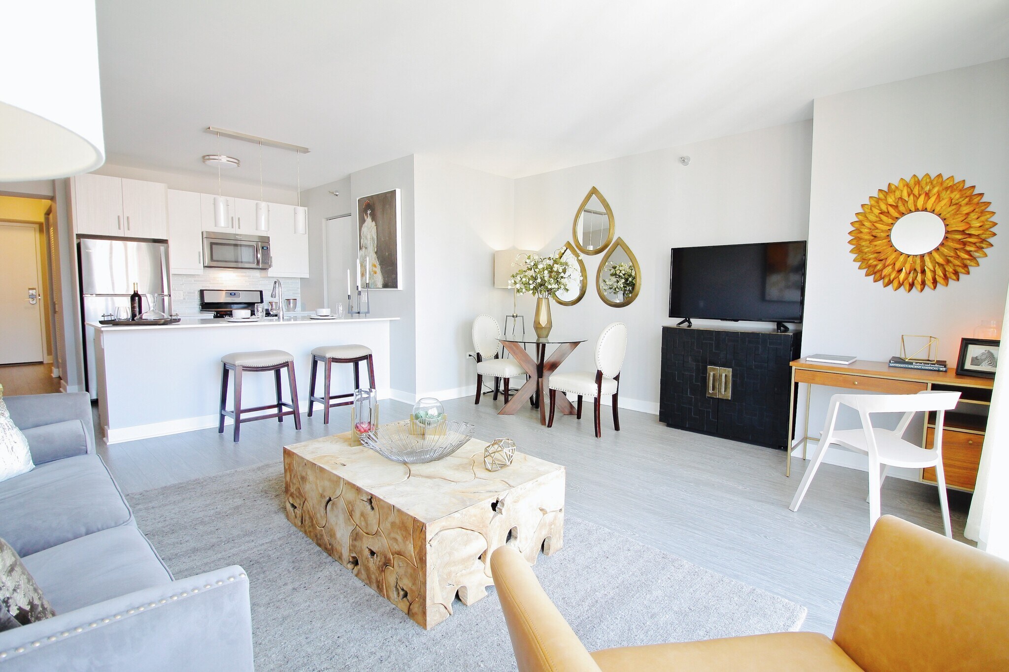 Building Photo - 998 S State St