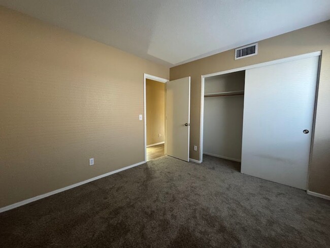 Building Photo - BEAUTIFUL 2 BEDROOM 2 BATHROOM WITH A DEN ...