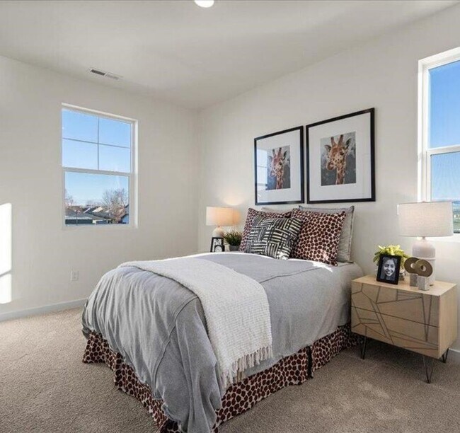 Building Photo - Brand New Town Home - Star Idaho