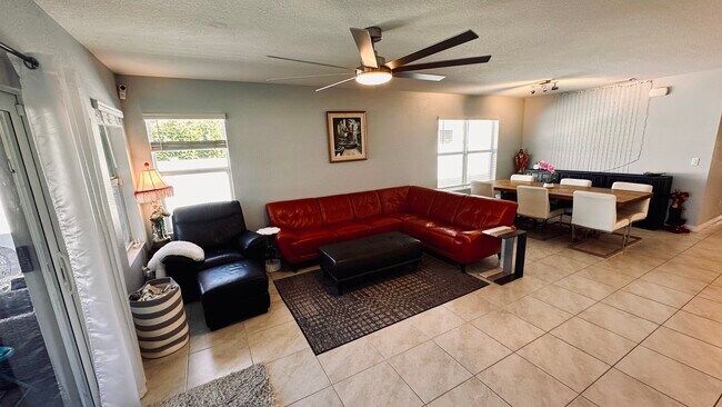 Building Photo - 3869 SE Lee St