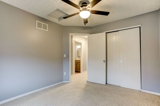 Building Photo - 8573 Olenbrook Dr