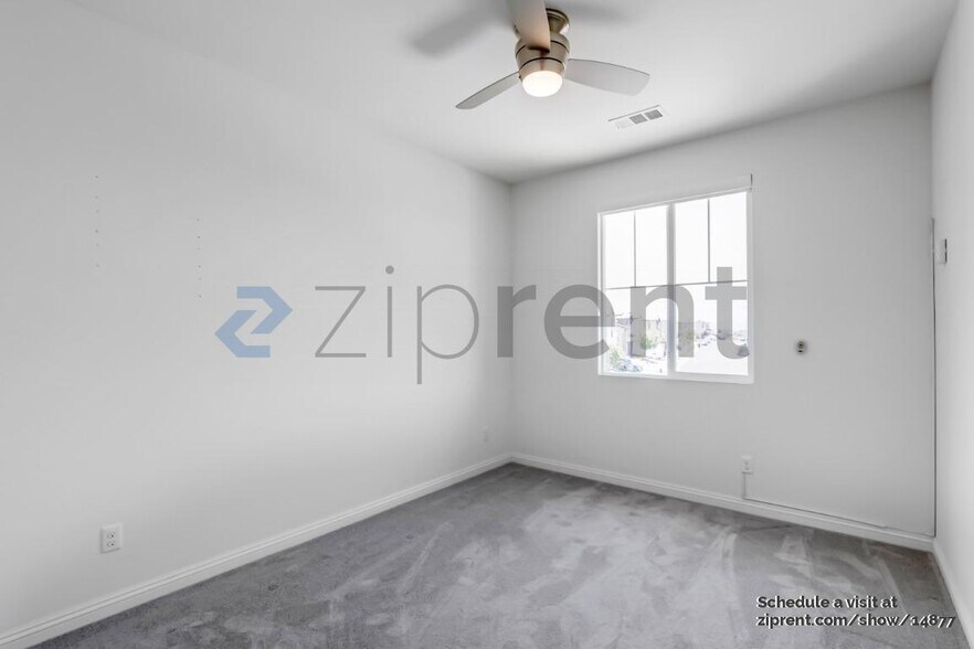 Building Photo - Unit