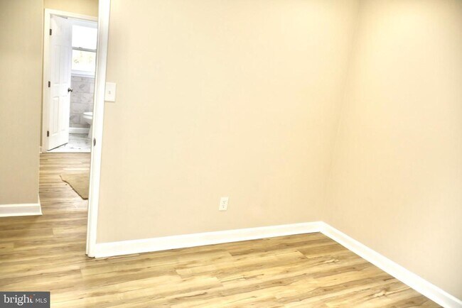 Building Photo - 147 Deacon Rd