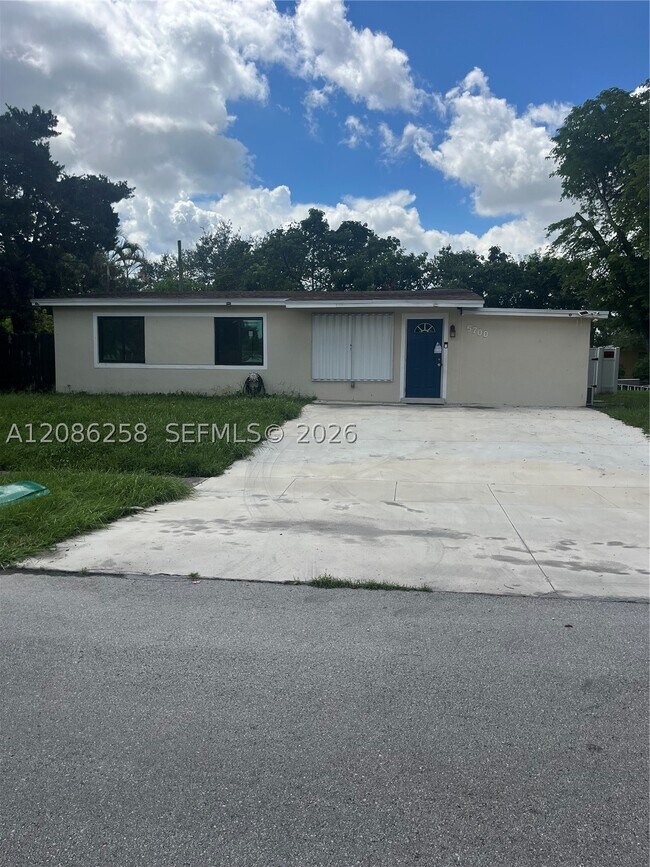 Building Photo - 5700 SW 37th St
