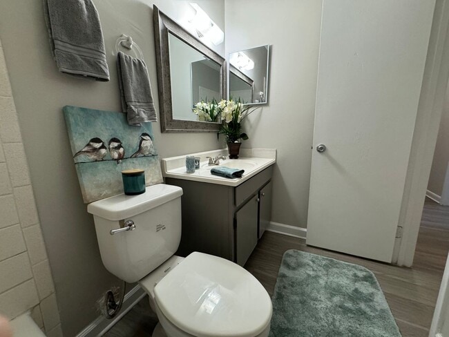 Building Photo - RENOVATED 3/2 TOWNHOUSE MOVE IN READY!