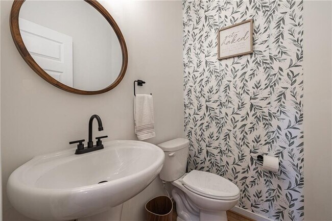 Building Photo - 8083 Rutland Village Dr