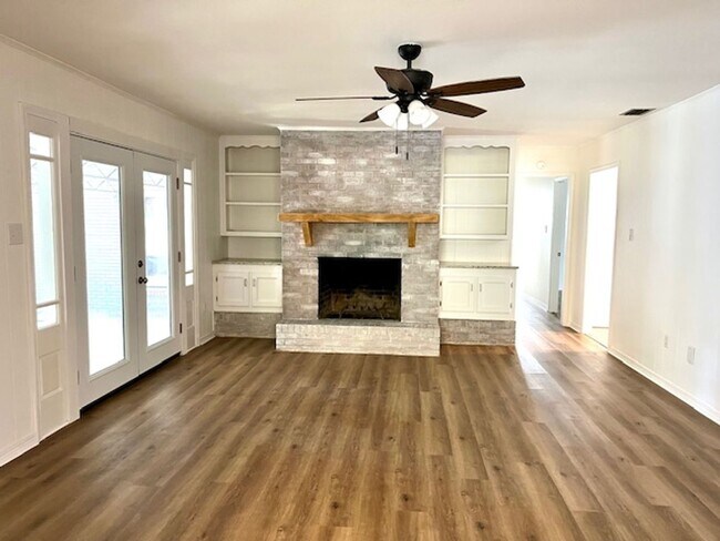 Building Photo - Corner lot in Huntleigh Woods