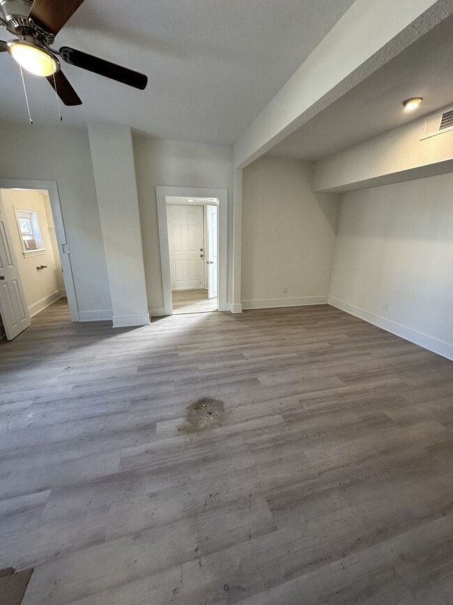 Building Photo - Gorgeous Four Bedroom Completed Upgraded