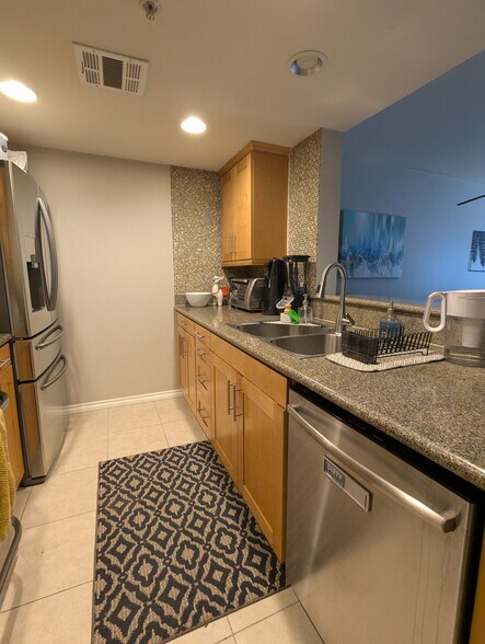 Kitchen - 7100 Alvern St