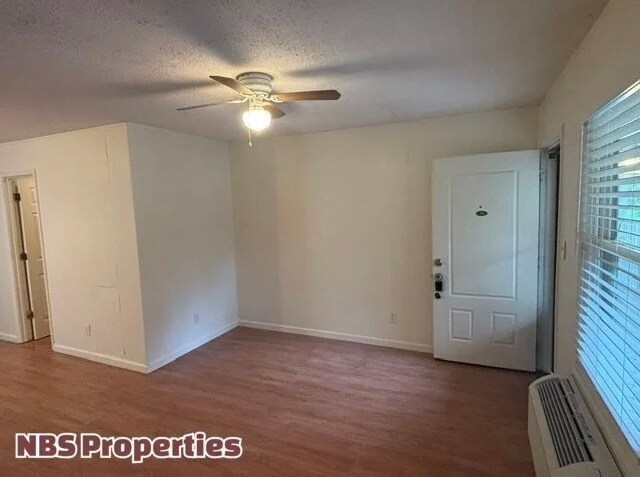 Building Photo - 867 N Gallaher View Rd