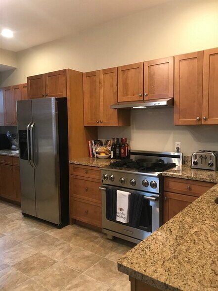 Primary Photo - 118 F St