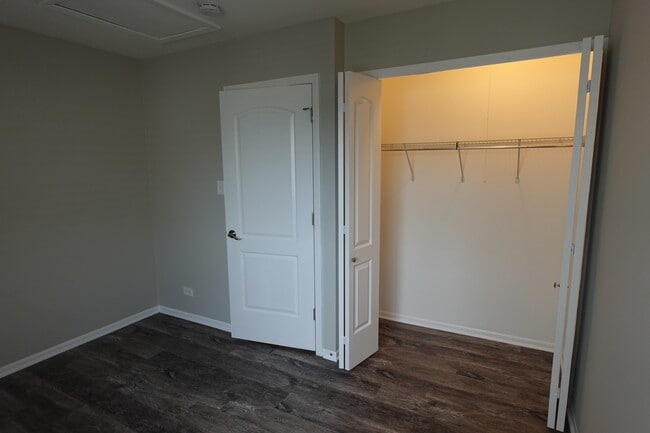 Building Photo - 441 Meadow Green Ln