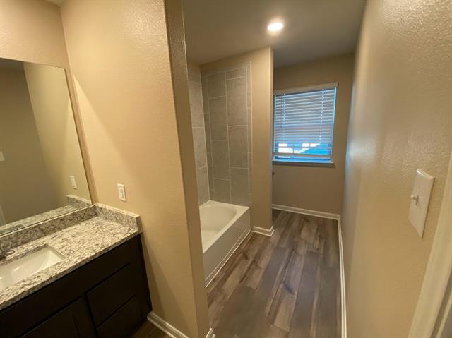 Building Photo - 200 Lake Rdg