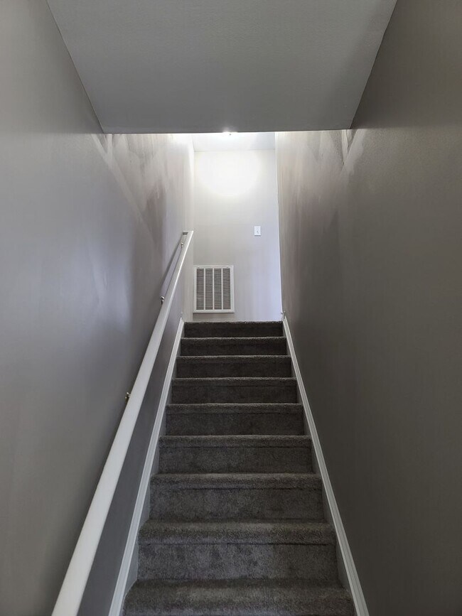 Building Photo - 3 Bedroom Townhome for Rent in Waynesboro