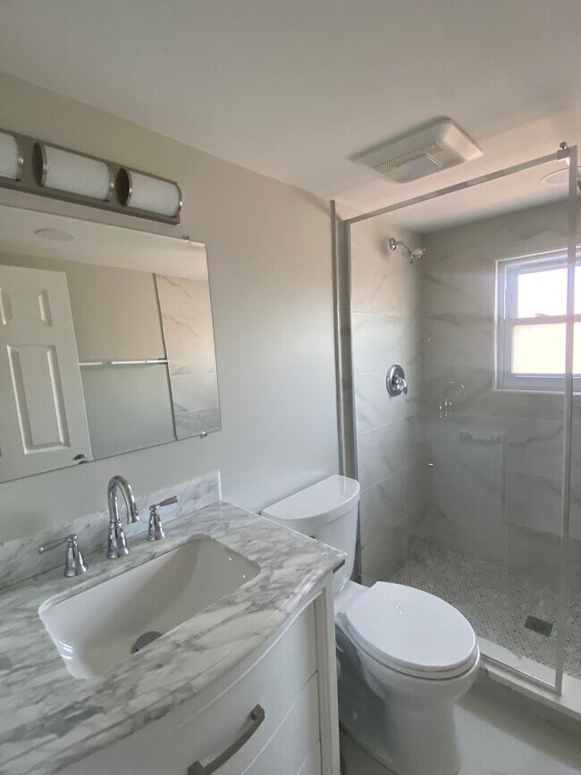 Building Photo - 7659 W Sunset Dr