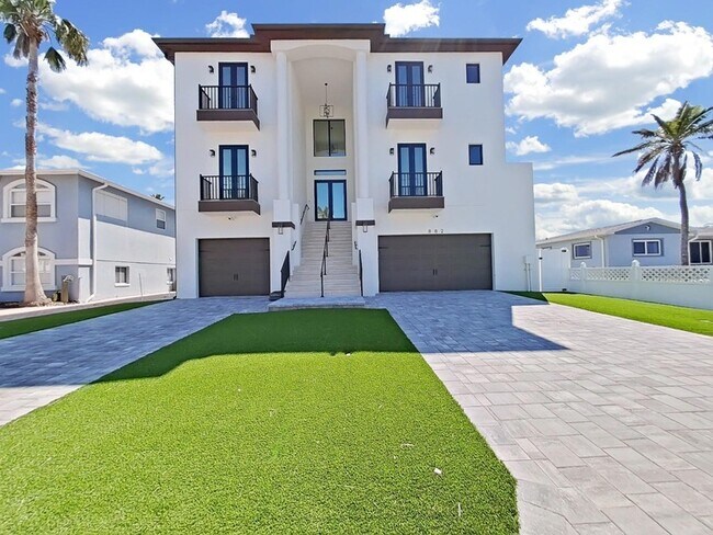 Building Photo - 882 Bay Point Dr