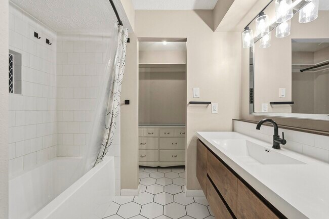 Building Photo - 6231 Autumn Forest Dr