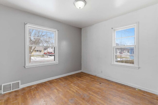 Building Photo - Comfortable & Convenient 2BR Living