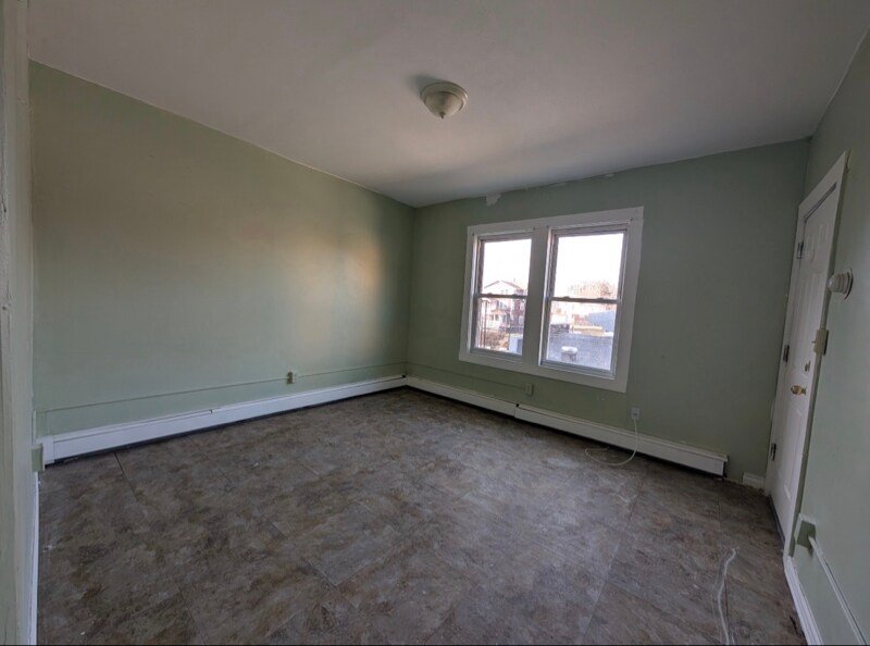 Building Photo - 905 Park St