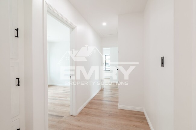 Building Photo - Amazing Deal 3 Bed 2 Bath House 1/2 Month ...