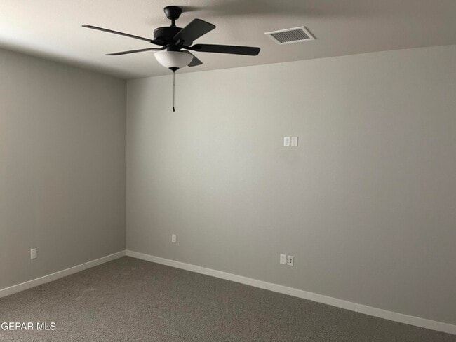 Building Photo - 553 Osier Dr