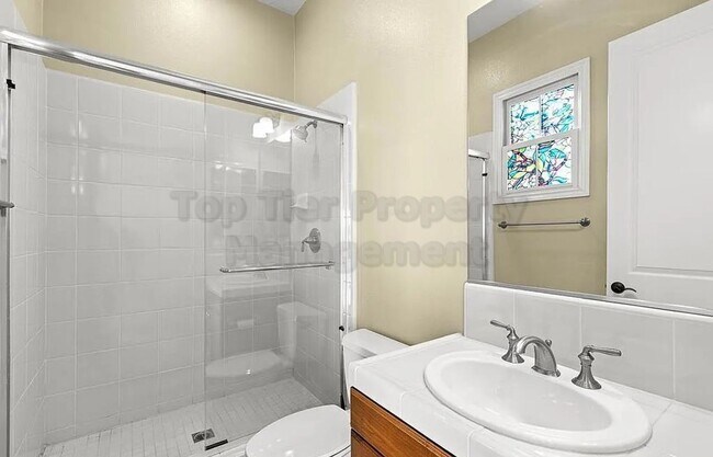 Building Photo - Luxurious Mediterranean 4 bed / 3 bath / 3...