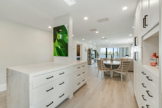 Building Photo - 300 Intracoastal Pl