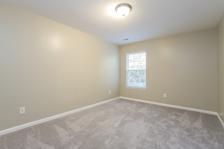 Building Photo - 2305 Mayfair Dr