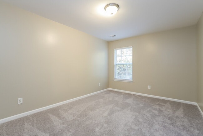 Building Photo - 2305 Mayfair Dr