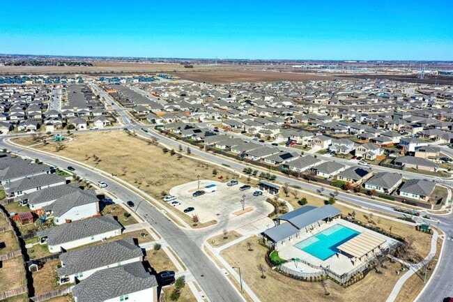 Building Photo - 424 Windy Reed Rd