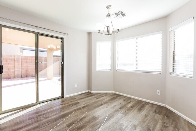 Building Photo - 1361 E Ryan Rd