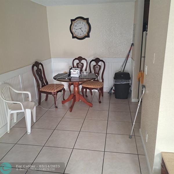 Building Photo - 10888 Royal Palm Blvd