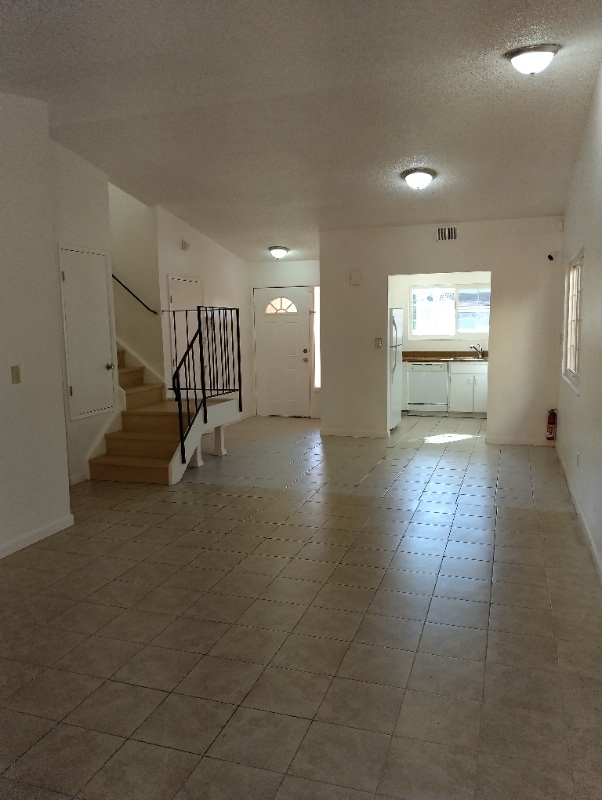 Building Photo - 2412 Sequoia Dr