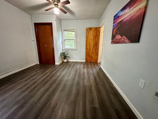Building Photo - 1 bed, 1 bath house for rent in Waterloo