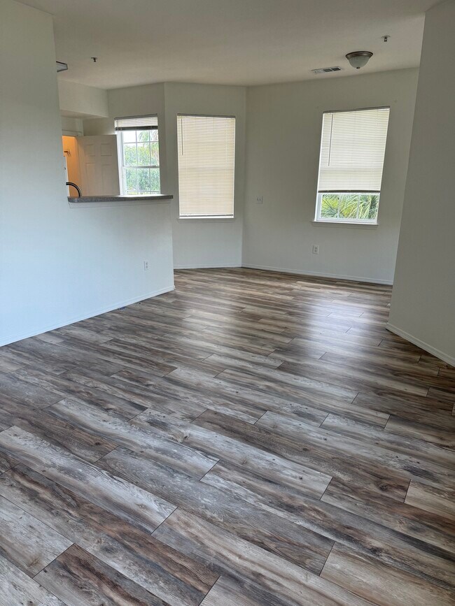 Building Photo - 5692 Star Rush Dr