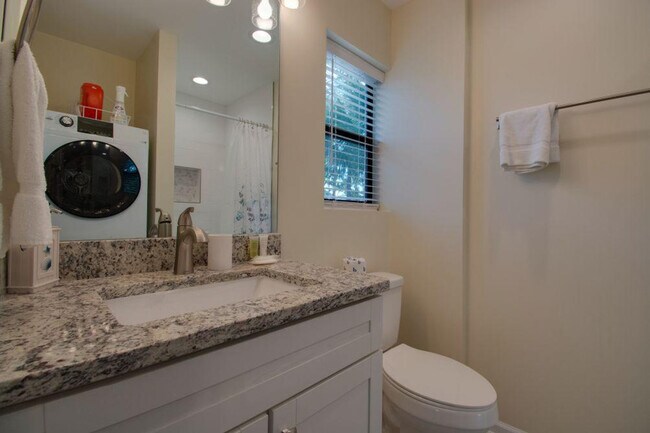 Building Photo - 10 Dune House Ln