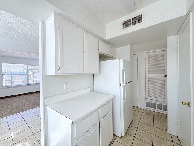 Building Photo - Northeast El Paso 3 bed