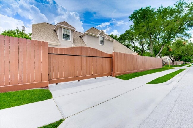 Building Photo - 1403 Wakefield Dr