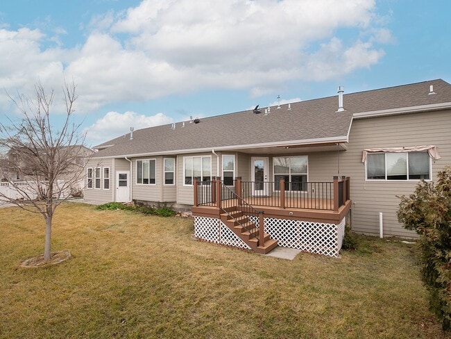 Building Photo - 1745 Golf Dr