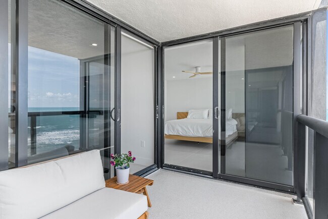 Building Photo - 10410 S Ocean Dr